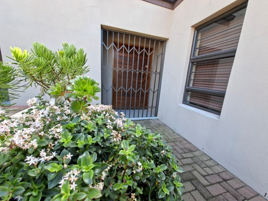 To Let 3 Bedroom Property for Rent in Jakarandas Western Cape